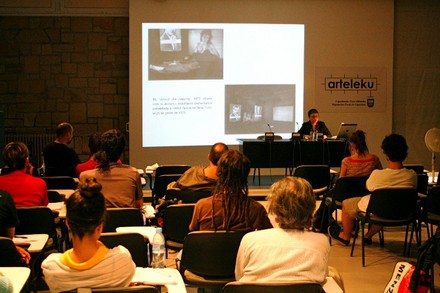 Imagen de la conferencia de Pilar Parcerisas - small